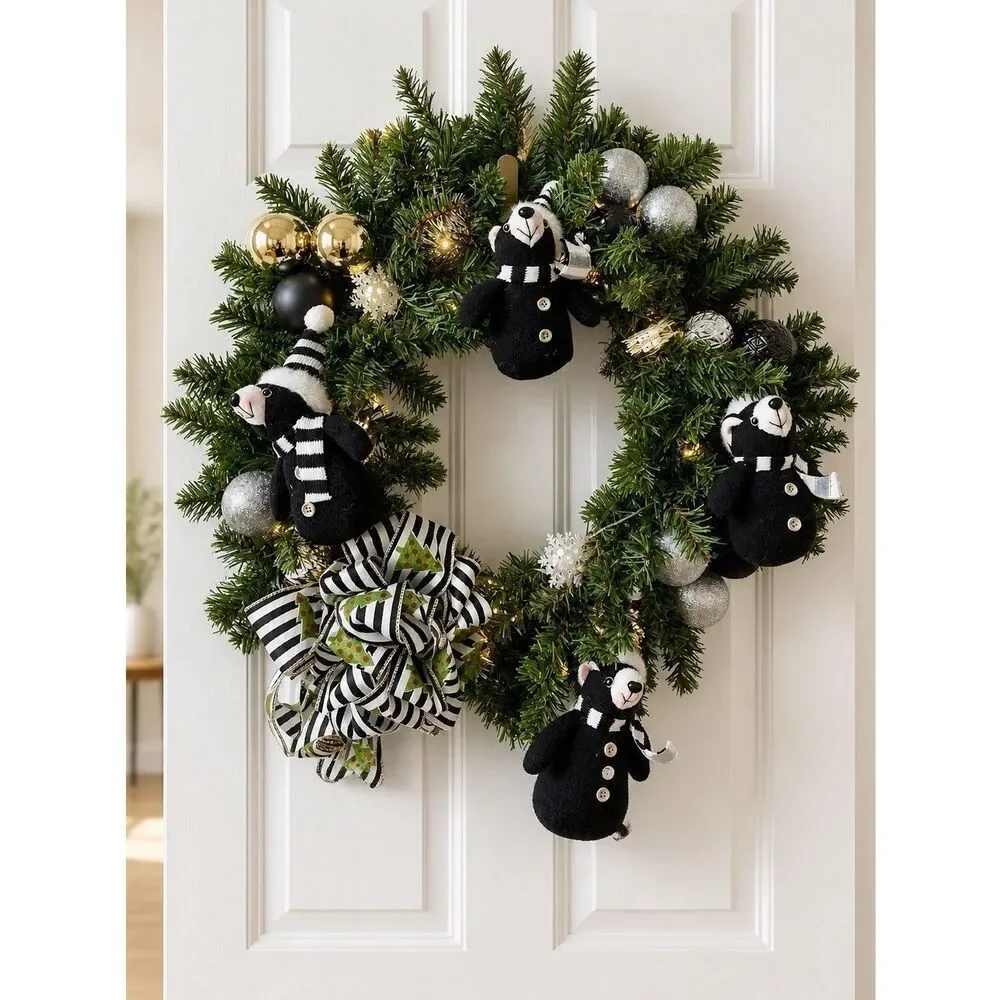WREATH NWT BLACK, SILVER & WHITE 24” BEAR PRE-LIT WREATH